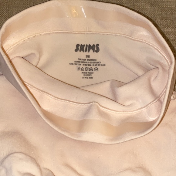 SKIMS- NEW SEAMLESS SCULPT HIGH-WAISTED ABOVE THE KNEE SHORT SIZE S/M in Sand - Picture 8 of 9